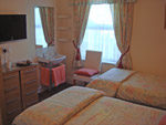 Newcroft Guesthouse torquay bedroom